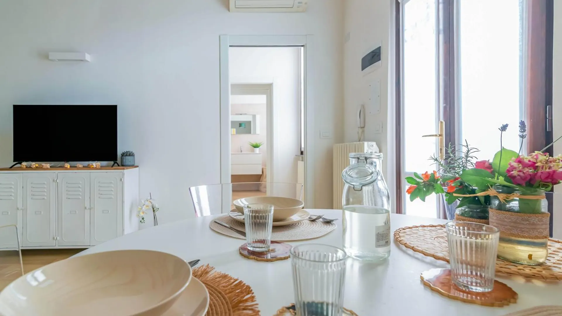 Casa Allegra_bilocale in centro con posto auto Pavia Appartamento